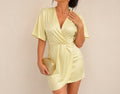 Robe satinée jaune citron / vert pastel – effet soie – coupe portefeuille
